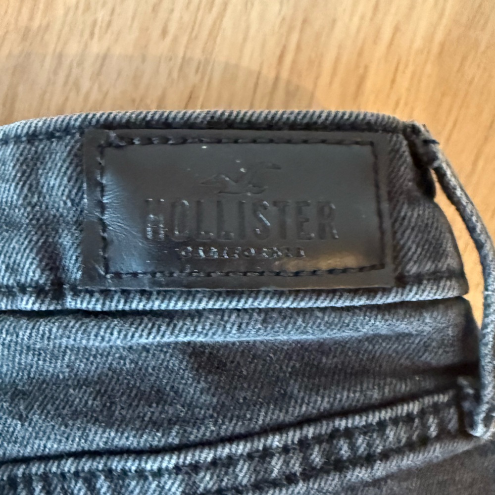 Hollister Women’s Black and Gray (patched) Relaxed fit Jeans (sz 28, inseam ~24) - Picture 5 of 9